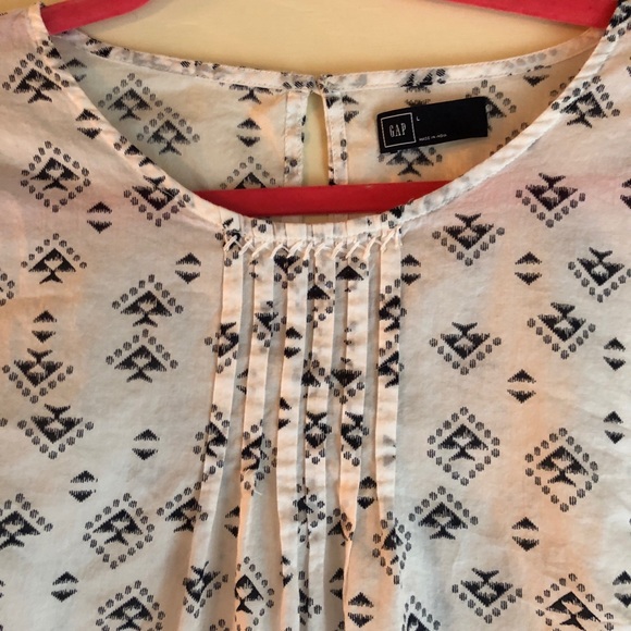 GAP Top - Picture 4 of 4